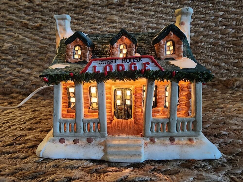 Vintage Lighted Guest House Lodge Porcelain Christmas Village Holiday Decor
